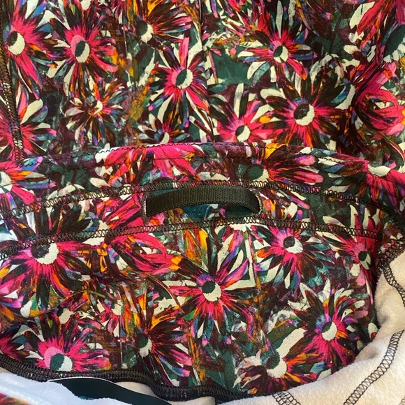 Lululemon Run Swift Speed High-Floral Electric Multi Rise
Leggings size 2 - Picture 6 of 10